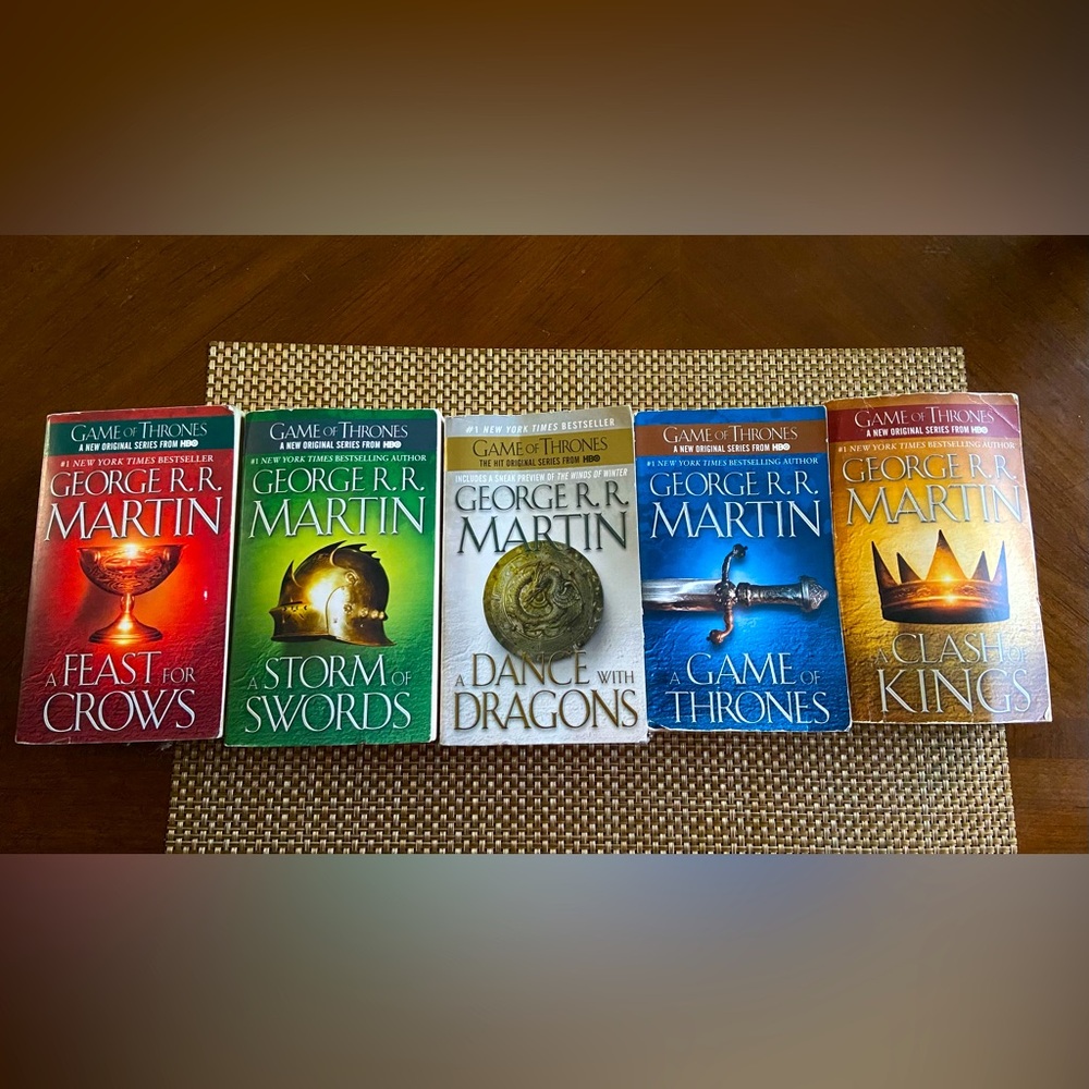 🧨George R. R. Martin's A Game of Thrones 5-Book Boxed Set (OFFERS OVER $26‼️)🧨